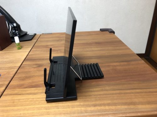 カール事務器のブックスタンド横からみた図
